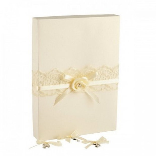 Cruciulite botez crem ivoire si cutie cadou, set 50 cruciulite botez decorate fundite ivoire crem