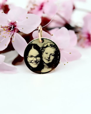 Banut / Charm Pandantiv 1.5 cm / Portret / Aur 14K