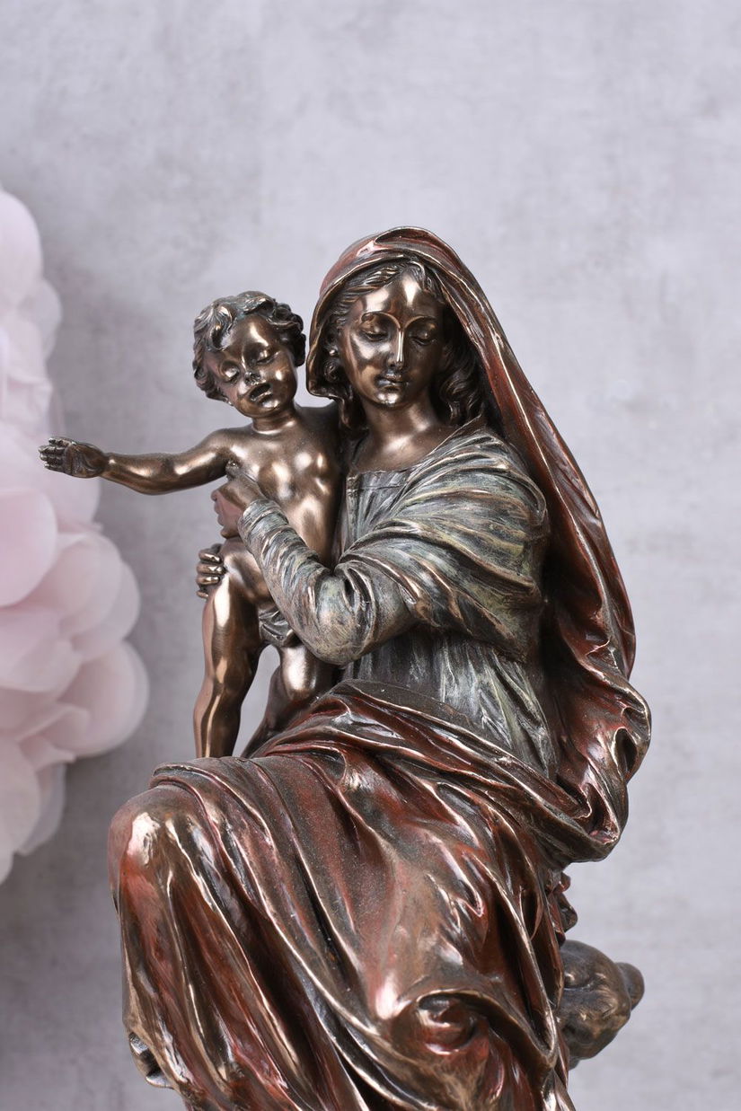 Statueta din ceramica cu Fecioara Maria cu Pruncul