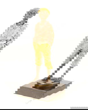 Baietel - statueta din bronz pe un soclu din marmura