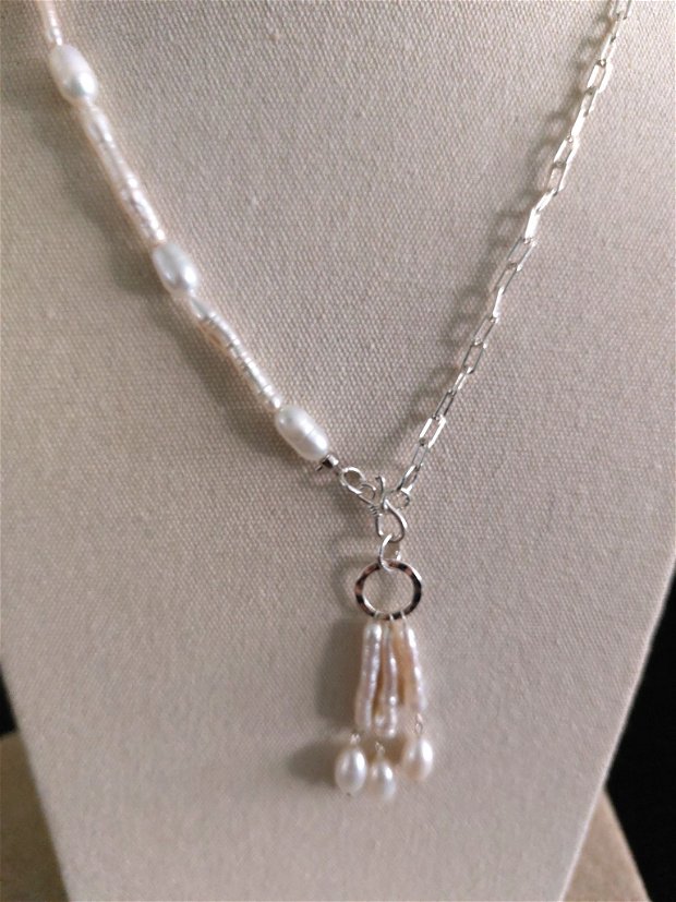 colier perle albe tip bob si alungite cu lant argint 925 de 23cm, cutiuță bijuterii cadou
