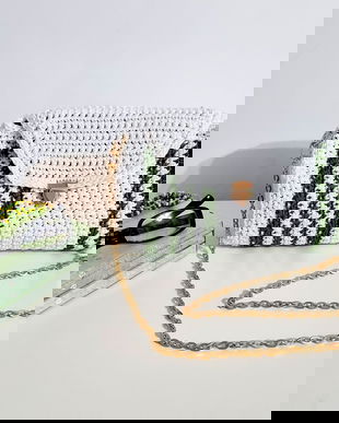 Geanta Crosetata Alb-Verde, cu accesorii Aurii