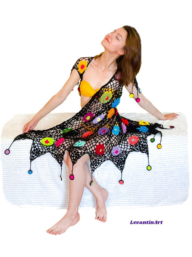 Vesta dama unicat lunga cu flori 3D. Vesta neagra handmade. Vesta femei cu flori multicolore