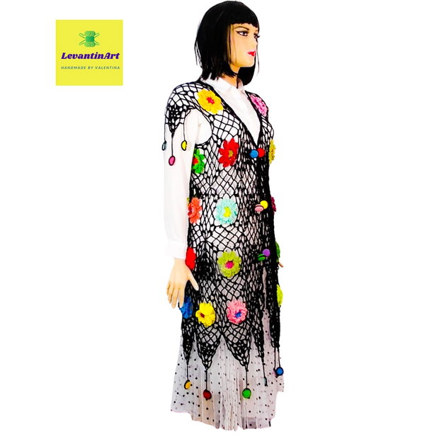 Vesta dama unicat lunga cu flori 3D. Vesta neagra handmade. Vesta femei cu flori multicolore