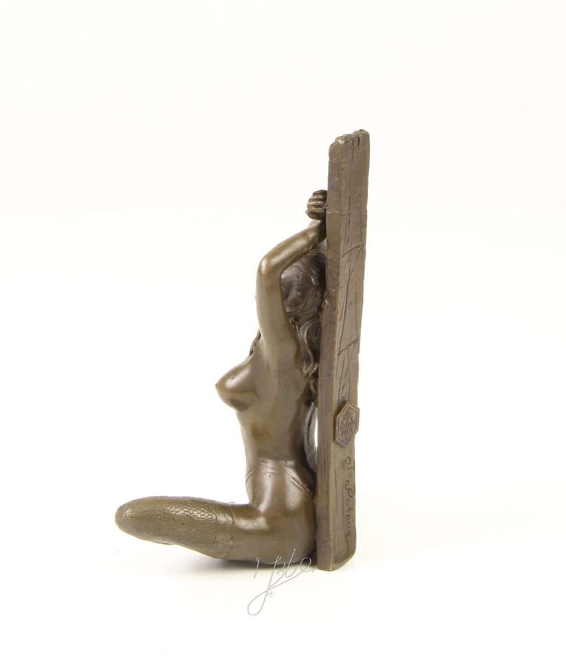 DOAMNA CU CATUSE- STATUETA DIN BRONZ PE SOCLU DIN ONIX