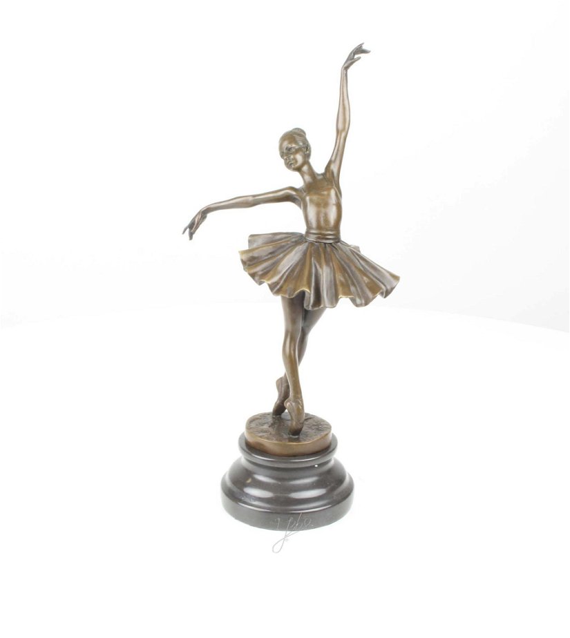 Balerina-statueta din bronz pe un soclu din marmura