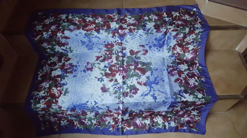 ESARFA PRINT FLORAL CROMATICA DEOSEBITA 87/87 CM