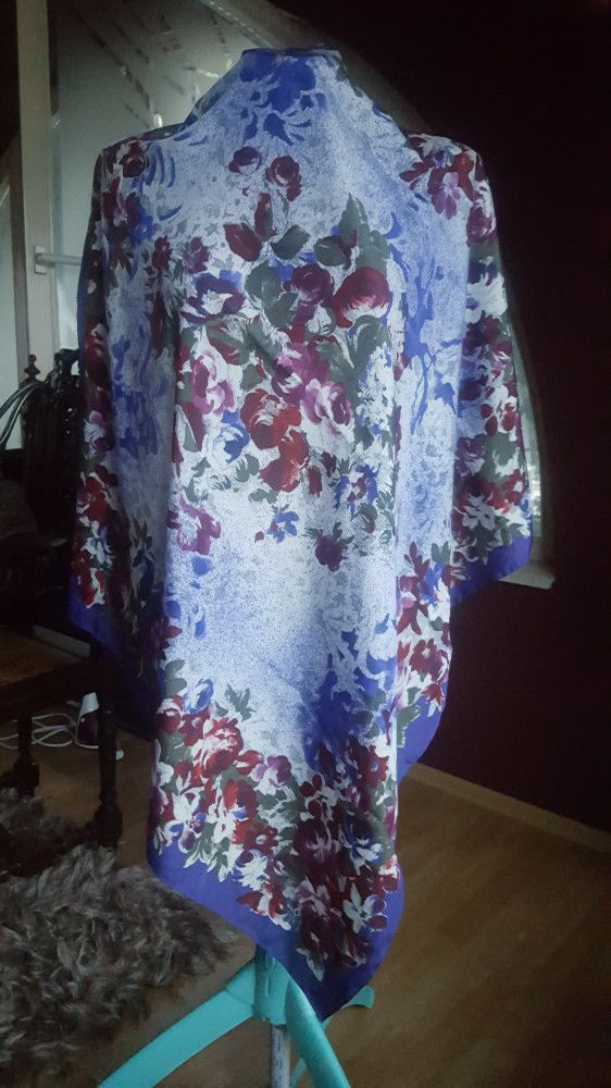 ESARFA PRINT FLORAL CROMATICA DEOSEBITA 87/87 CM