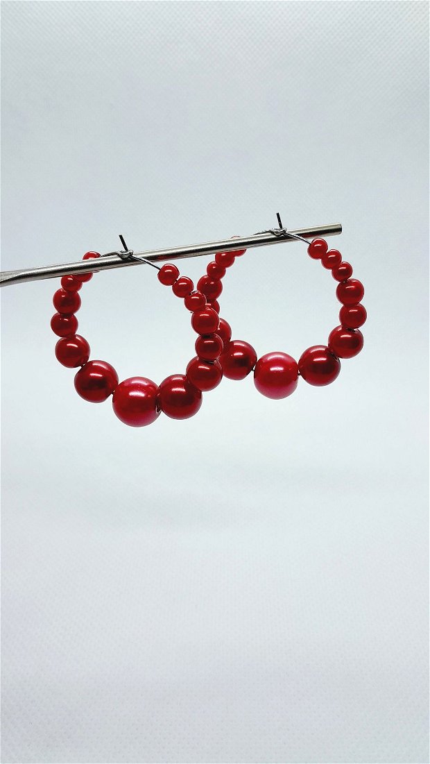 Cercei rotunzi din perle de sticlă - roșii
