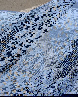 Fata de masa dantela