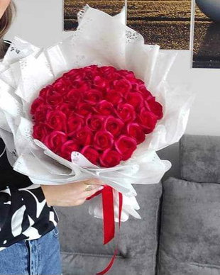 Buchet flori 37 trandafiri