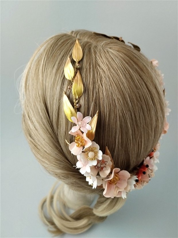 Tiara Demeter - Coroniță de păr boemă cu fructe de măceșe și cristale arămii