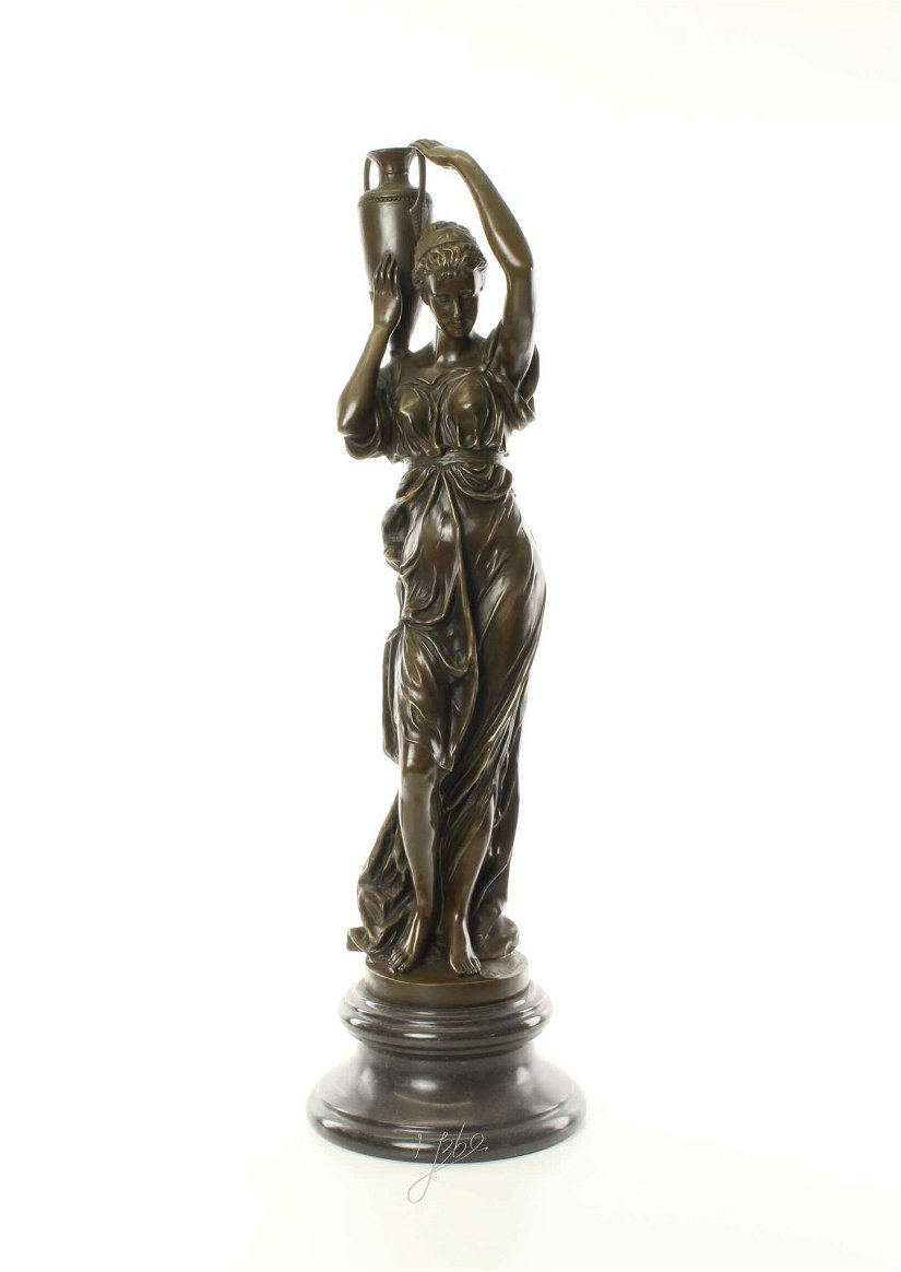 Hebe cu urna -statueta din bronz pe un soclu din marmura