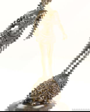 Amazoana -statueta din bronz pe un soclu din marmura