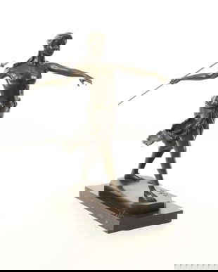 Razboinica amazoana -statueta din bronz pe un soclu din marmura