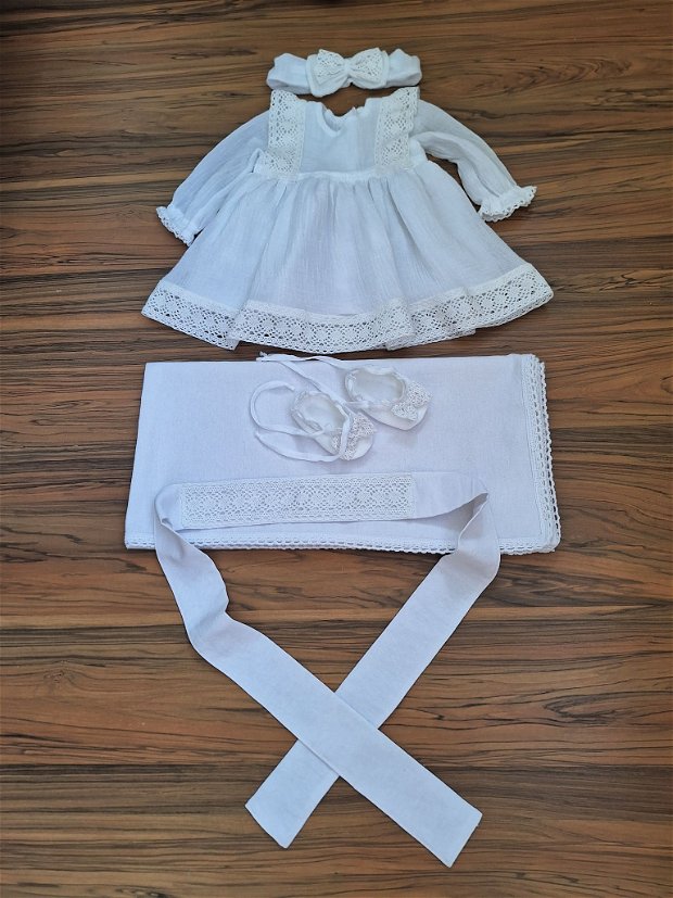 Trusou botez personalizat/Trusou alb cu dantela/rochie alba din.panza topita