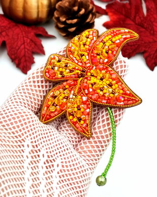 Rezervat Broșă - Autumn Flower