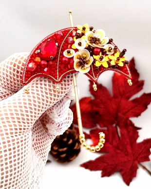 Broșă Umbrela - Red Umbrella Flowers
