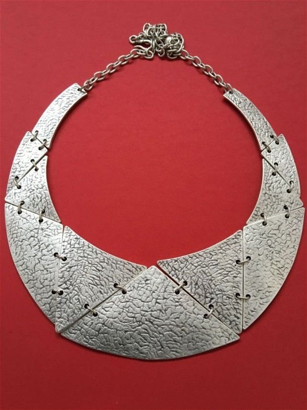 Colier medieval zamac argintat