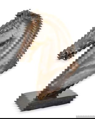 Cap de cal-statueta din bronz pe un soclu din marmura