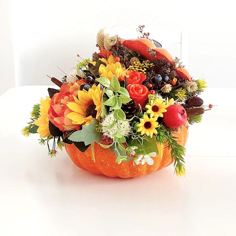 Aranjament floral de toamna, in bostan portocaliu, TO001- vandut