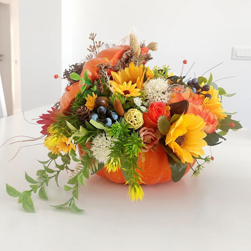 Aranjament floral de toamna, in bostan portocaliu, TO001- vandut