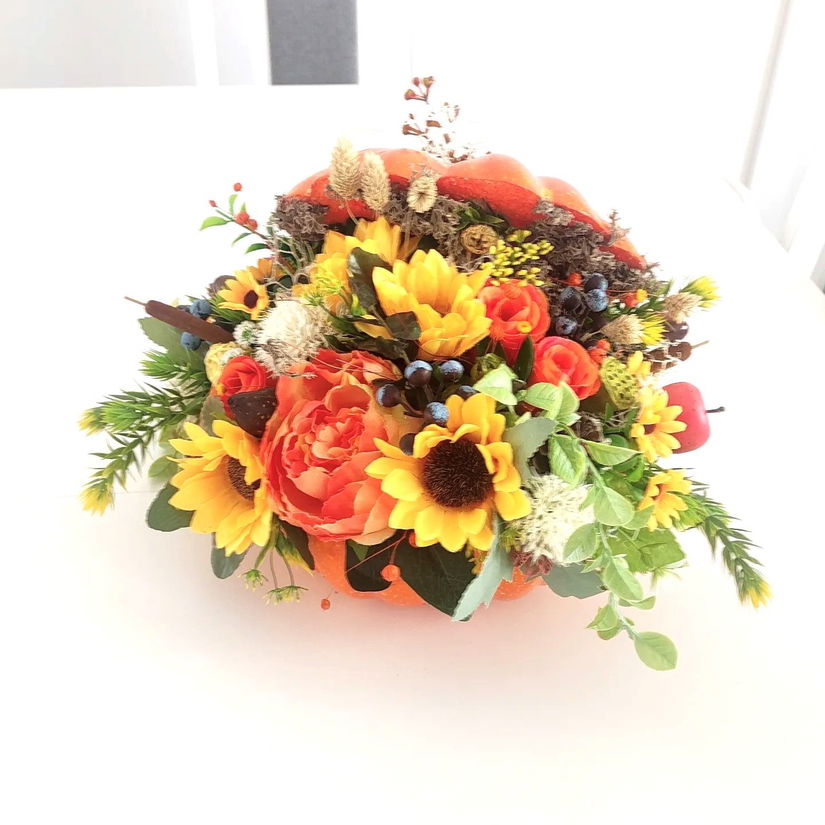 Aranjament floral de toamna, in bostan portocaliu, TO001- vandut