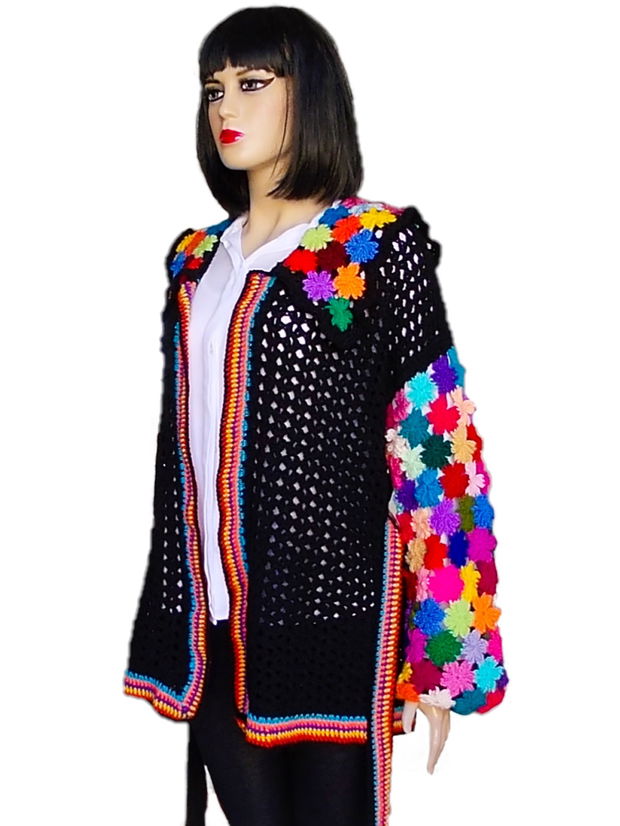 Cardigan dama negru cu guler si maneci din floricele multicolore. Jacheta femei handmade. Pulover dama cu cordon