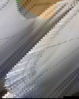 Fusta din panza topita in clini bogati si broderie