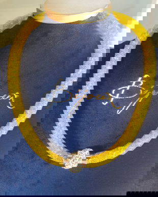 COLIER SWAROVSKI MODEL DEOSEBIT,TUB ,INCHIDERE MAGNETICA