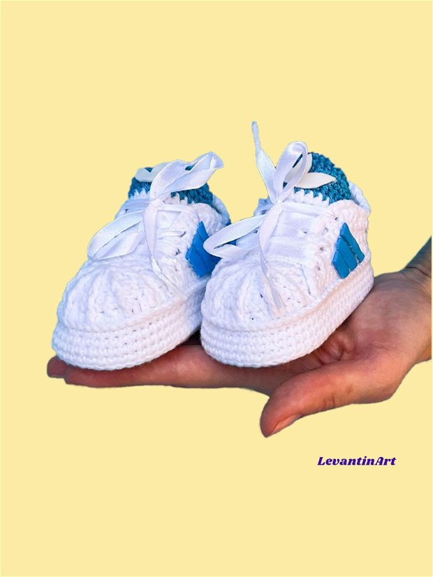 Botosei pentru bebelusi imitatie Adidas. Incaltaminte nou-nascut handmade. Botosei bebe 0-6 luni LA COMANDA