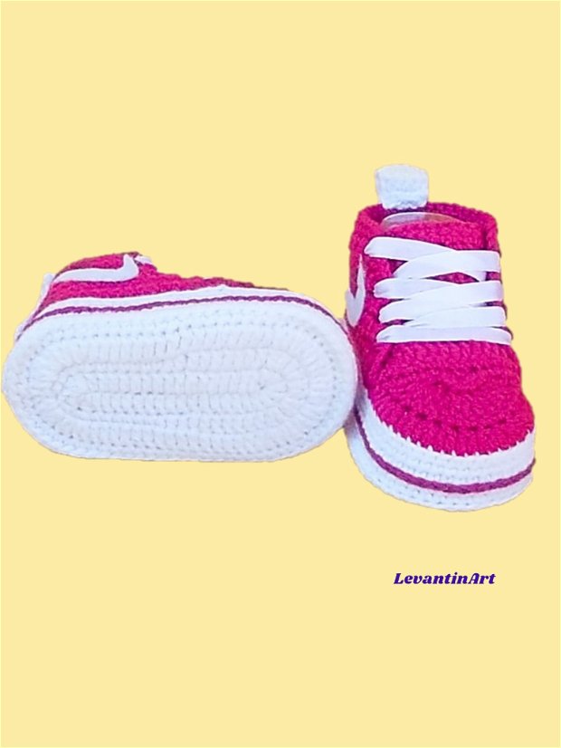 Botosei pentru bebelusi 0-6 luni. Culoare la alegere. Bascheti imitatie Nike. Incaltaminte nou-nascut handmade. LA COMANDA