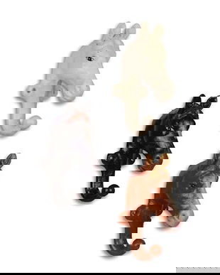 Set trei cuierase din fonta cu capete de cal