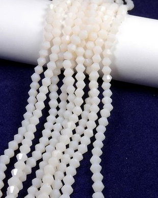 Cristale din sticla, biconice, opace, 4 mm, crem-B04