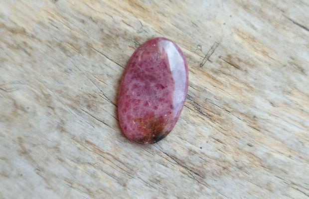 Cabochon rhodonite, 35x22 mm