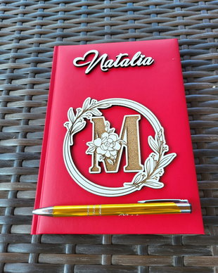 Agenda rosie personalizata cu nume si initiala
