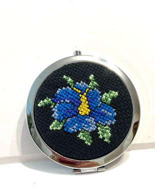 Oglinda dubla cu aplicatie de broderie manuala
