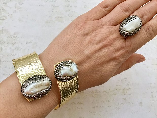 Set perle Biwa, marcasite & alama placata cu aur