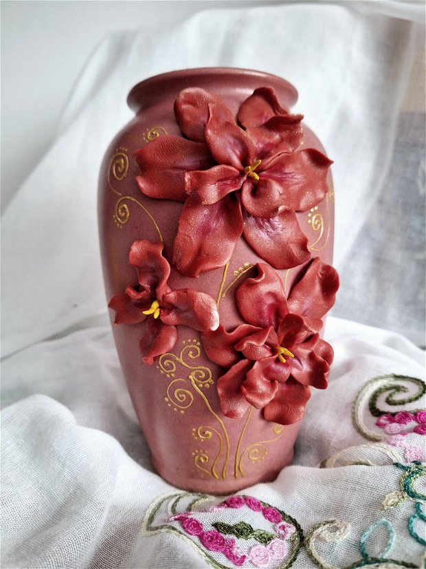 Vaza cu flori modelate