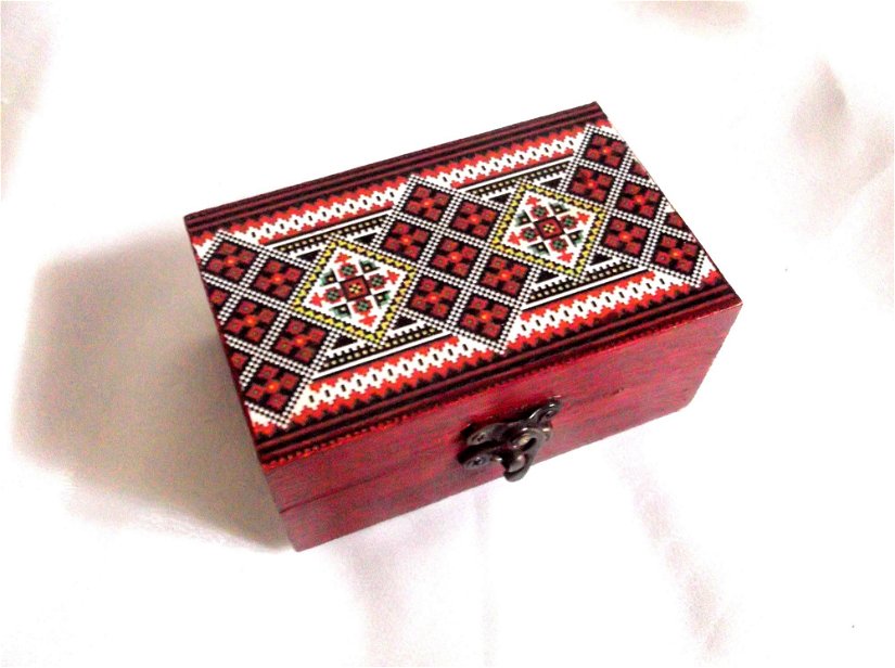 cutie lemn cu motiv traditional 43432