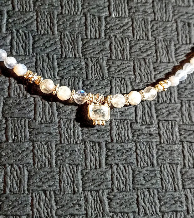 Colier argint piatra lunii naturala calcedonie albastra topaz charm piatra lunii minimalist boho chic trendy -Transport gratuit