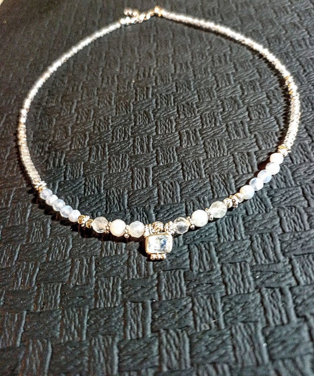 Colier argint piatra lunii naturala calcedonie albastra topaz charm piatra lunii minimalist boho chic trendy -Transport gratuit