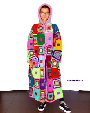 Cardigan oversize croșetat manual multicolor cu glugă și buzunare  piesă unicat de designer, stil boho cozy, mărime universală (M-XL)