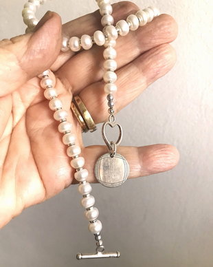 Colier si cercei cu perle albe de cultura si accesorii de argint