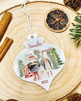 Glob Craciun Personalizat din Lemn - Gnomes Making Christmas