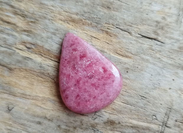 Cabochon rhodonite, 29x22 mm