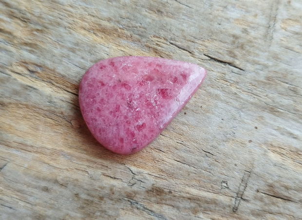 Cabochon rhodonite, 29x22 mm