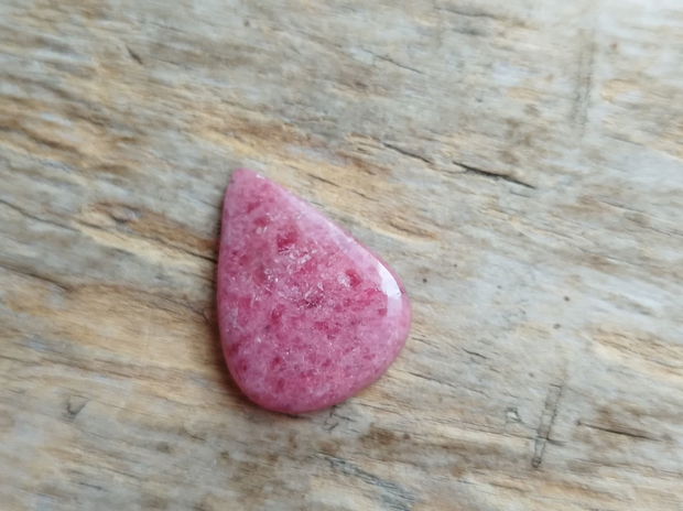 Cabochon rhodonite, 29x22 mm