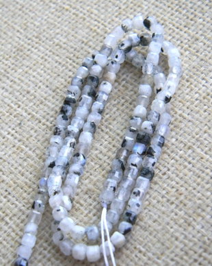 Piatra lunii cubulete 3 mm (F25)