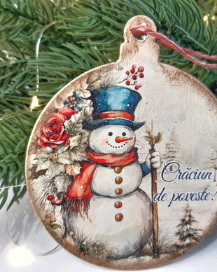 Decoraiune din lemn, in forma de glob, personalizata, pentru bradul de Craciun